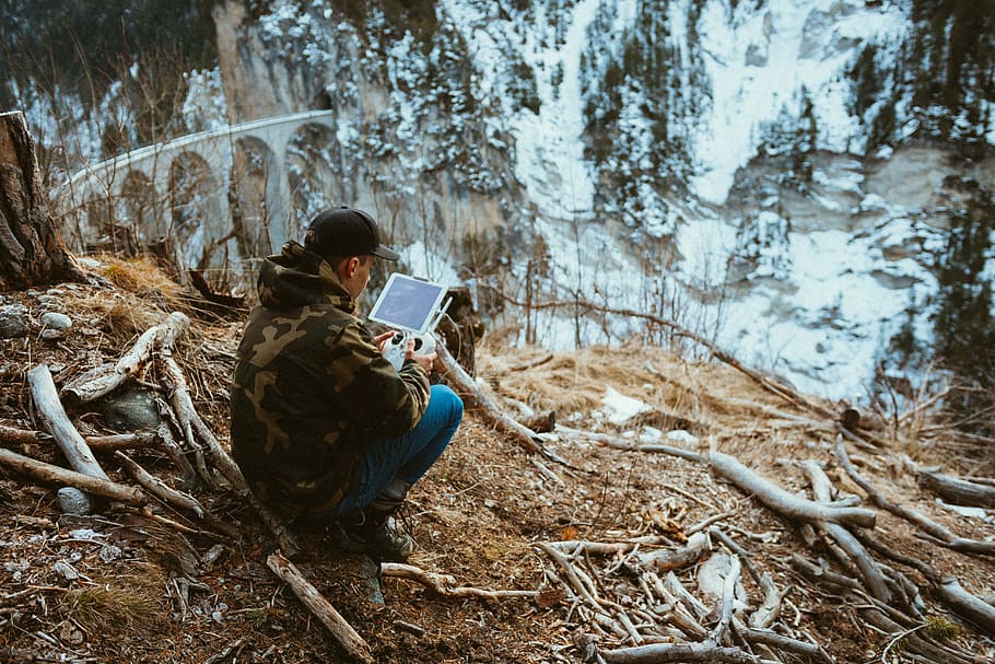 homem, sentado, penhasco, exploração, iPad, pessoas, mulher, viagem, aventura, tablet