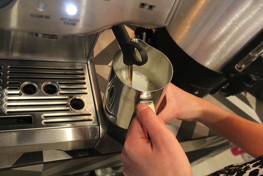 Café, restaurante, café - bebida, mão humana, parte do corpo humano, bebida, máquina de café expresso, xícara de café, mão, uma pessoa