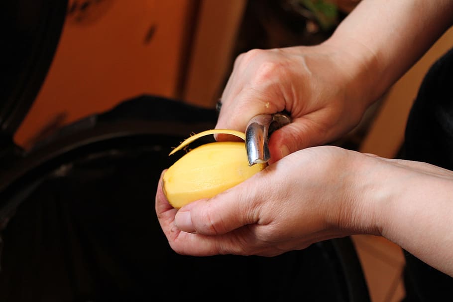 person peeling potato, peel potato, hands, potato, kitchen work, potato peeler, kitchen, cook, peel, kitchen waste