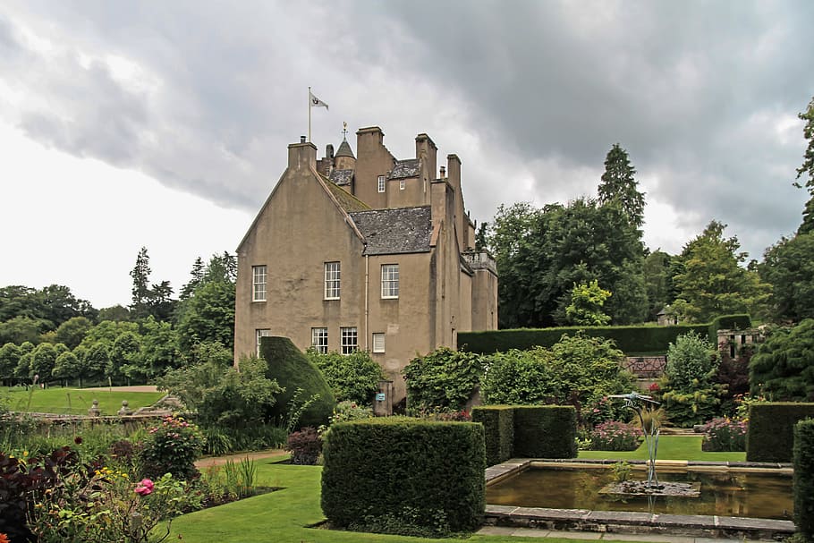 crathes castle, garden, castle, banchory, aberdeenshire, natoinal scotland trust, historically, places of interest, tree, architecture