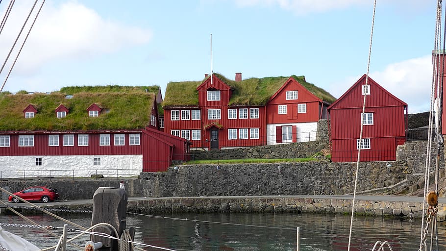 tórshavn thorshavn, faro islands, faroe islands, grass roofs, vegetatiedaken, tinganes, architecture, built structure, building exterior, water