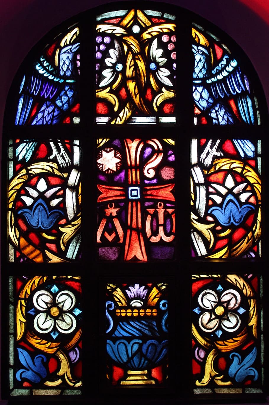 cruz, ventana de la iglesia, jesús, iglesia, ventana, vidrieras, vidrio, multicolores, lugar de culto, arte y artesanía