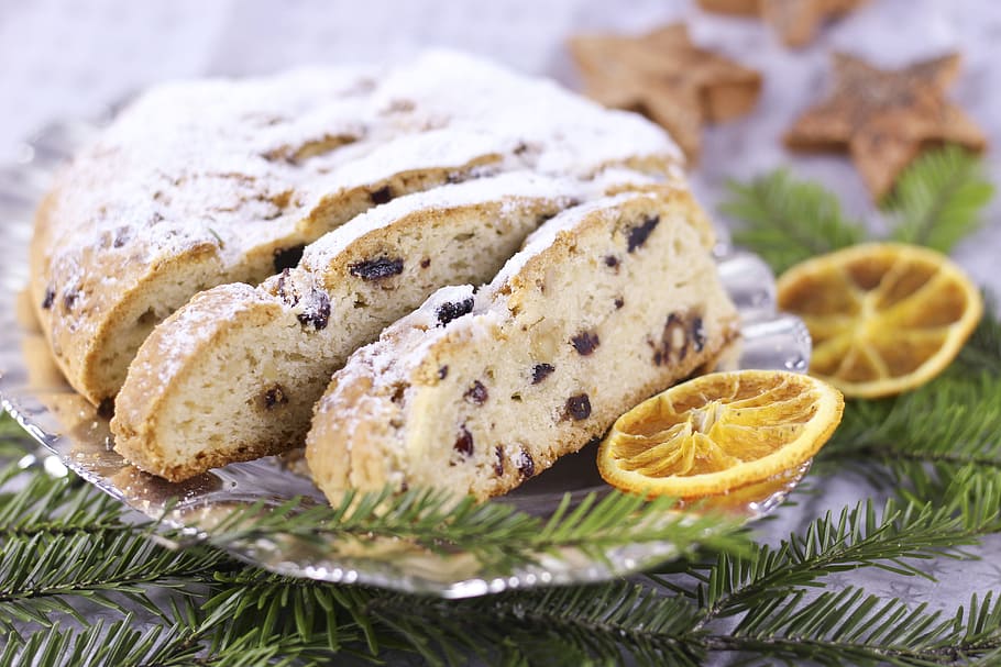 closeup, sliced, bread, plate, christmas stollen, christmas sweets, fruitcake, tunnel, pastries, christmas baking