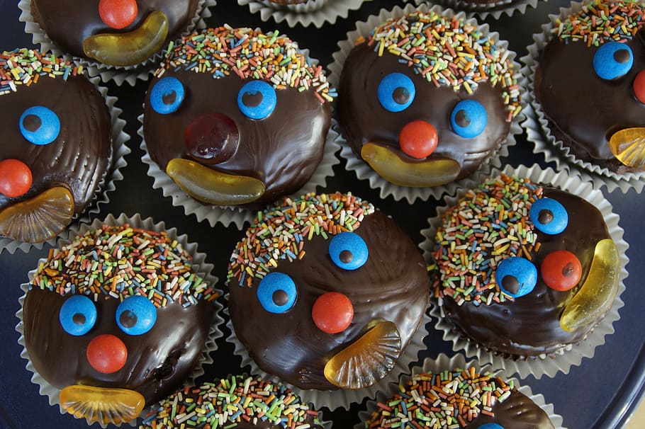 chocolate cupcake lot, schokomuffins, muffins, clown, clowns, sweet, pastries, treat, small cakes, confectionery