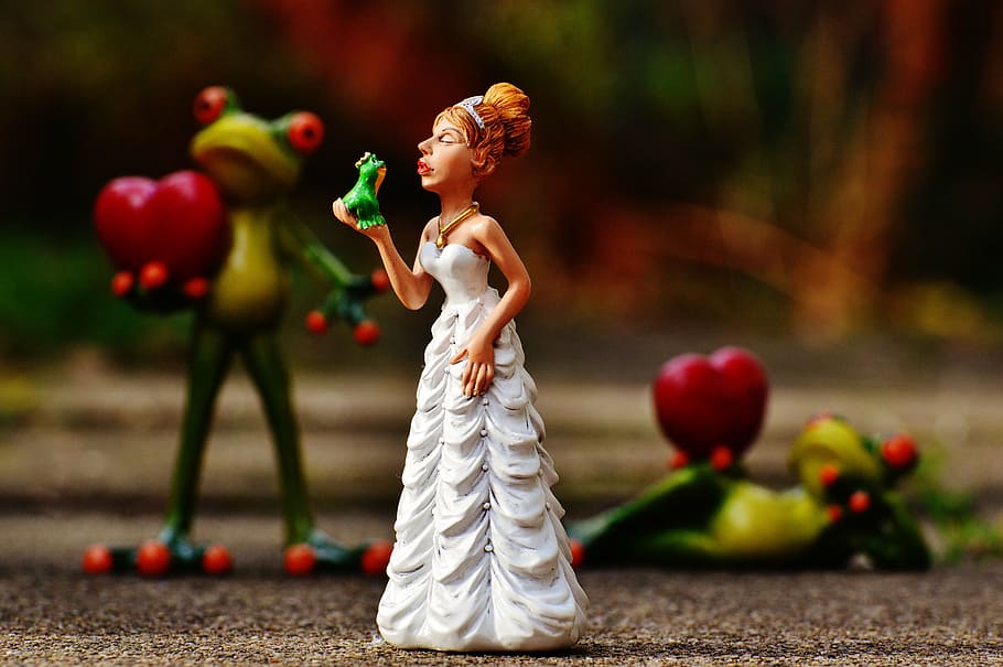 bride, kiss the frog, love, funny, cute, heart, deco, valentine's day, fun, frogs