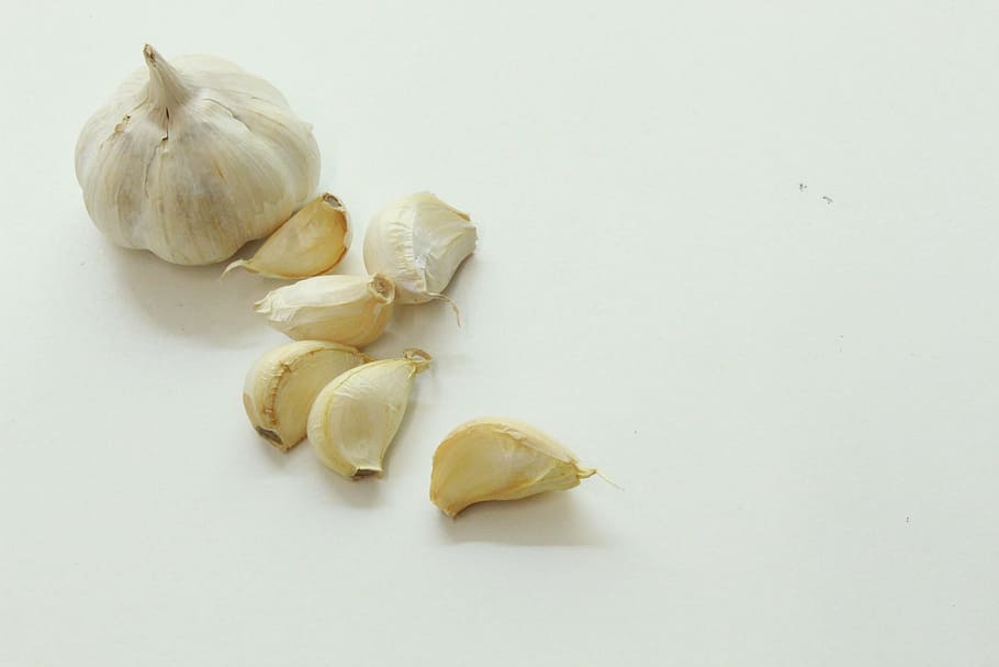 garlic, raw, raw garlic, white, food and drink, freshness, food, wellbeing, healthy eating, still life