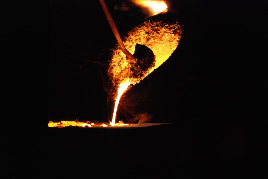 iron pour, iron, hot, molten, casting, heat, fire, bubbly, glow, glowing
