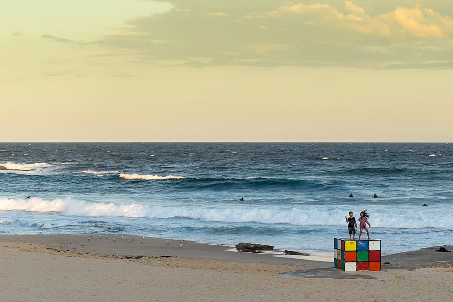 em pé, praia de maroubra, crianças, cubo de rubik, austrália, praia, foto, paisagem, nova gales do sul, oceano