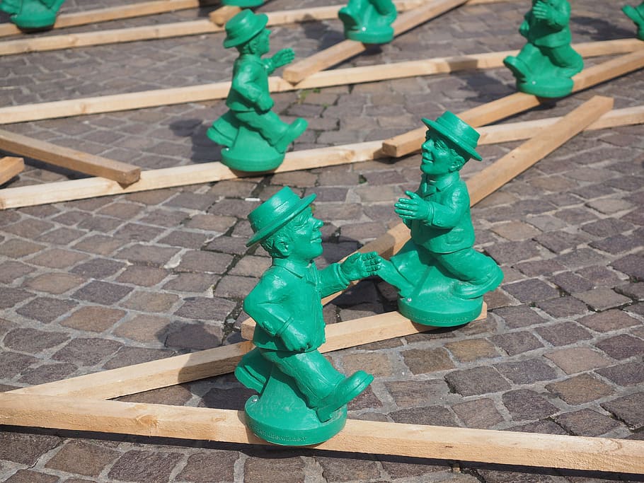 green men, art, artwork, a symbol of unity, unit symbol, little green man, frankfurter römerberg, frankfurt, places of interest, old town