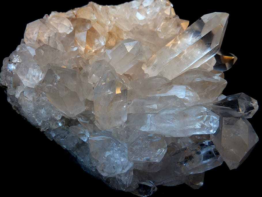 batu geode putih, kristal batu, bening ke putih, puncak permata, bongkahan batu mulia, kaca, transparan, tembus cahaya, kilau, cerah
