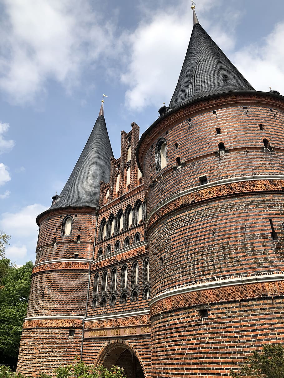 lübeck, hanseatic city, holsten gate, holstentorplatz, unesco, world heritage, museum, brick building, mecklenburg, architecture