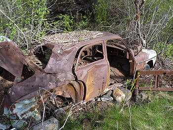 old-abandoned-car-car-rust-and-time-roya