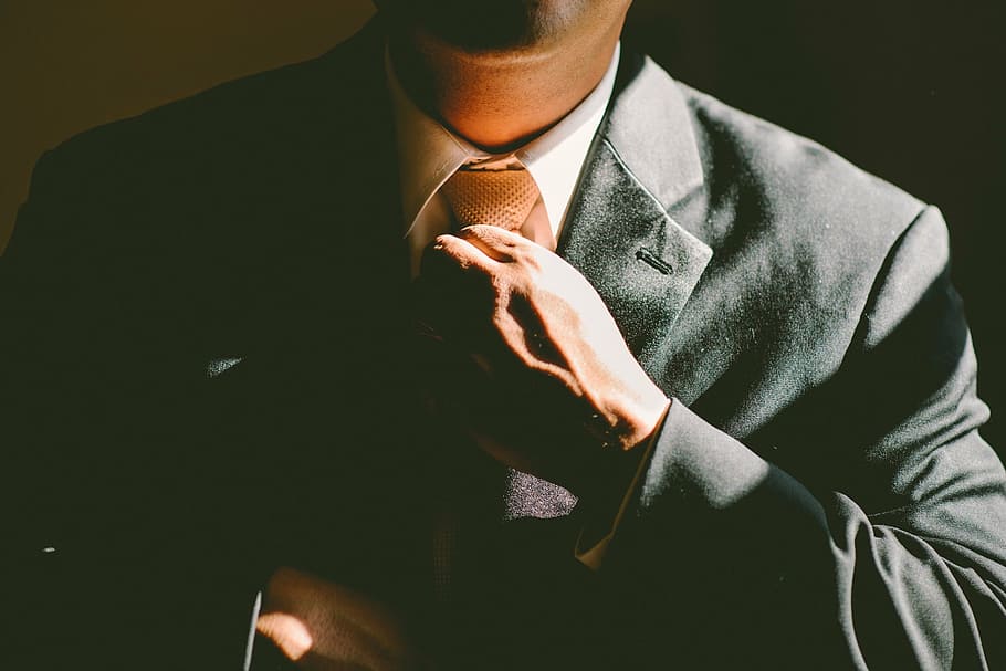 homem, preto, terno, gravata, ajustar, ajustando, negócios, empresário, sucesso, corporativo
