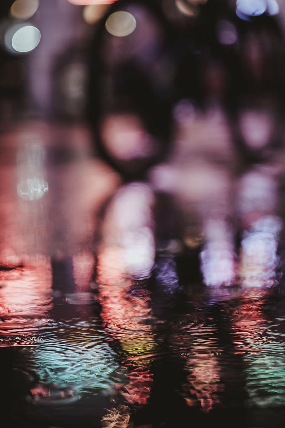 superficial, foto de enfoque, gotas de lluvia, colorido, luz, agua, reflexión, bokeh, noche, resumen