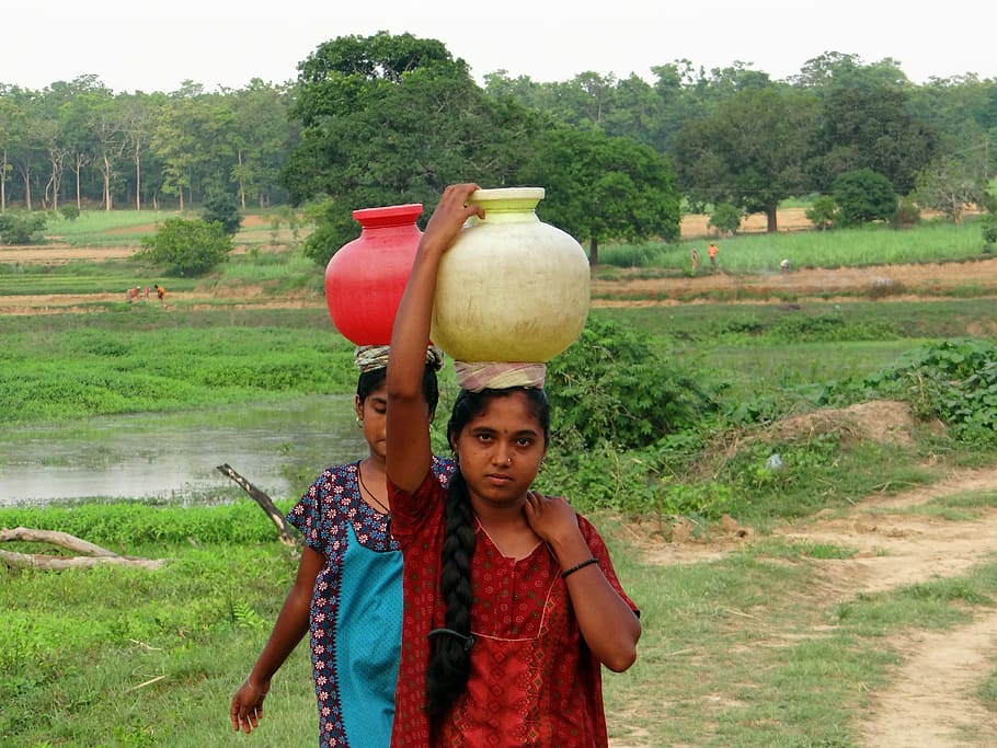 Mulheres, Vila, Água, Panela, buscando água, mãos, equilíbrio, Karnataka, Índia, agricultura