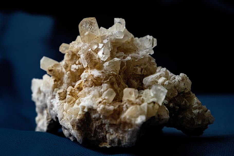 cristal de jura, cristal, cuarzo, cuarzo jurásico, piedra, mineral, geología, naturaleza, cristal de roca, en el interior