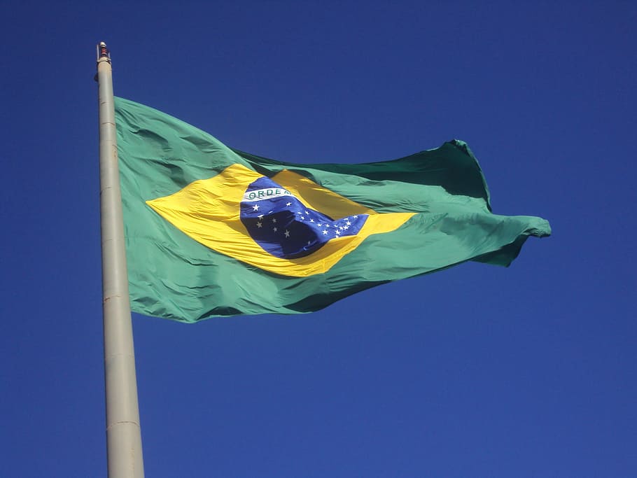 Brasil, bandera, hogar, ondeando, azul, amarillo, patriotismo, viento, cielo, ambiente