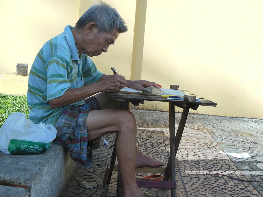 old man, vietnam, copy fonts, work, the translator of saigon, ho-chi-minh-city, real people, one person, sitting, men