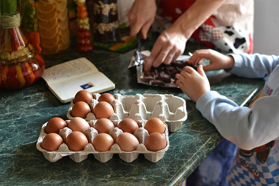 pile, organic, eggs, tray, green, tile table, food, table, egg, hand