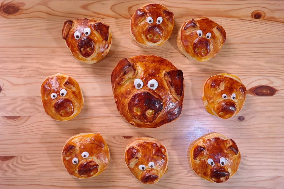 piglet, pastries, pig family, family, yeast biscuits, delicious, lucky pig, dough, sweet, funny
