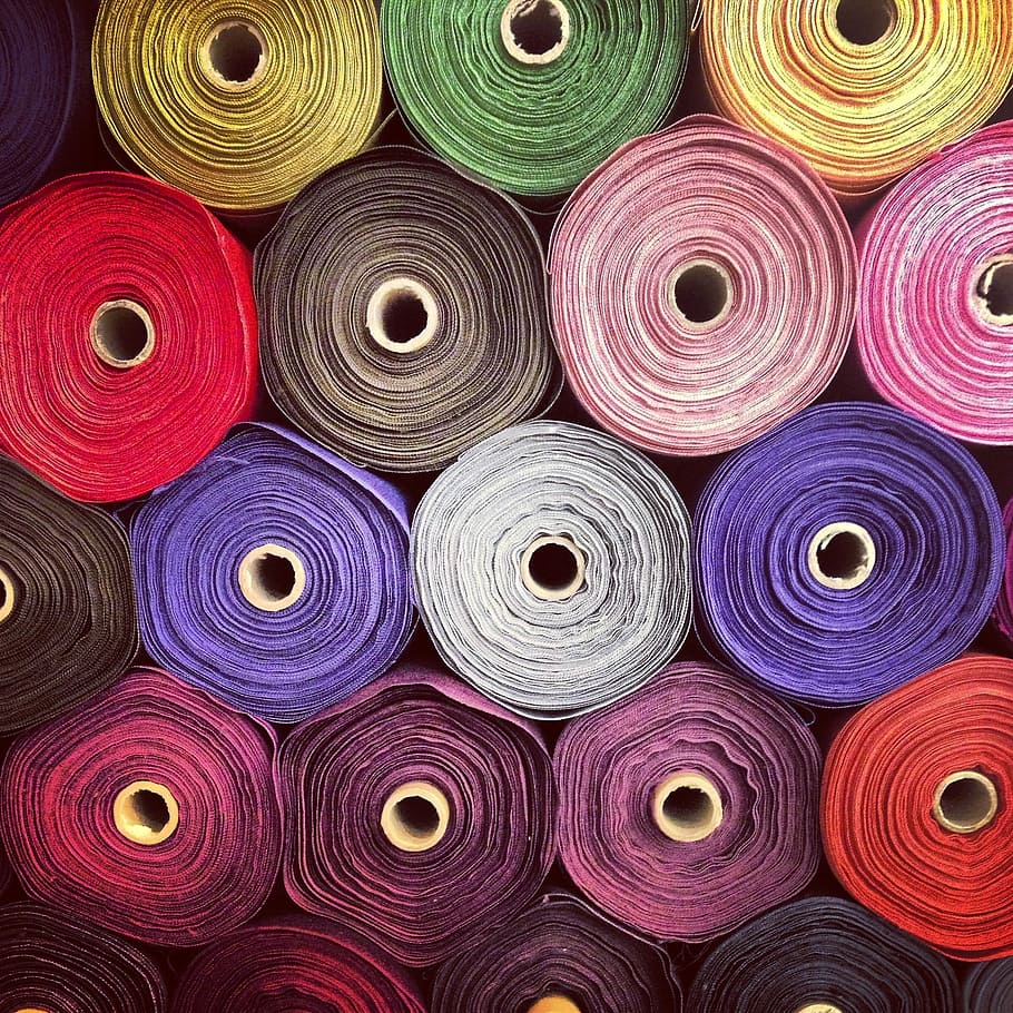 textiles de colores variados, tela, rollos, colores, textil, colorido, fotograma completo, primer plano, interiores, día