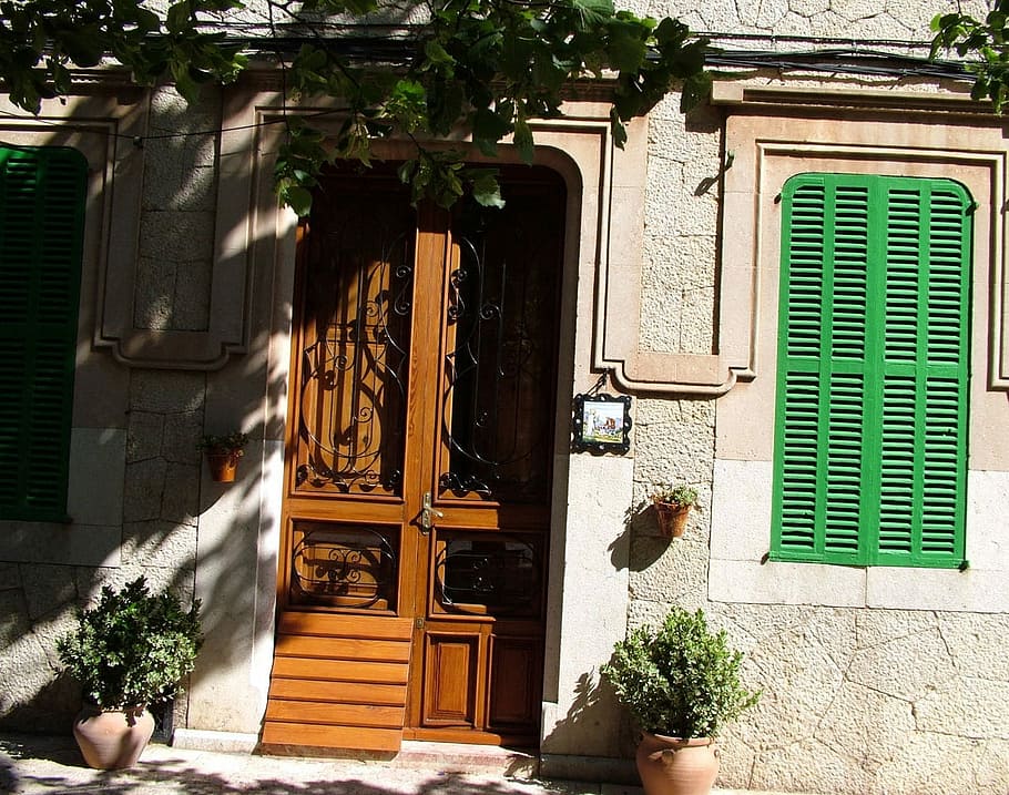 Front, Door, Shutters, Plants, green, brown, mesh, mallorca, architecture, house