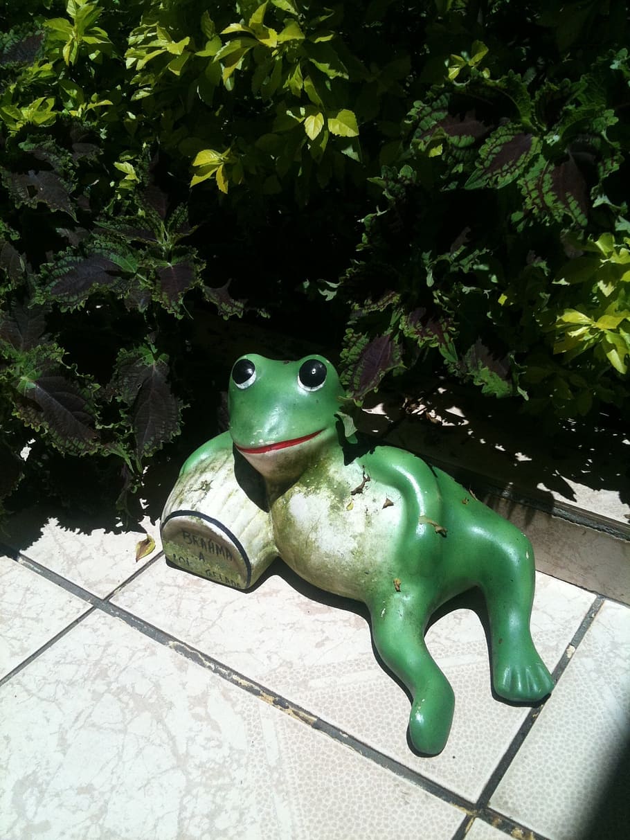 frog, sculpture, garden, laziness, animal representation, representation, animal, art and craft, animal themes, green color