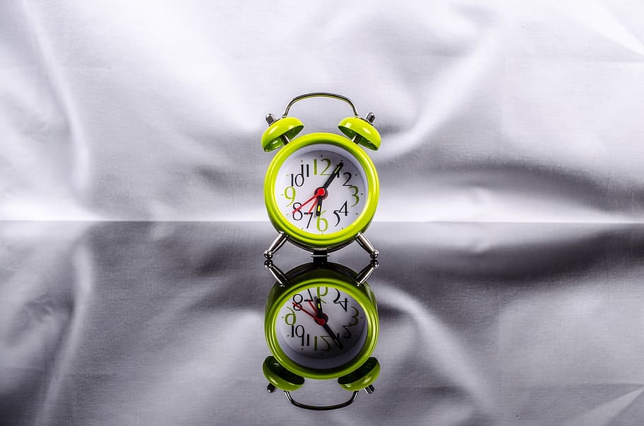 緑, 白, アナログ目覚まし時計, 時計, アラーム, 時間, 睡眠, タイマー, 目覚まし時計, 秒