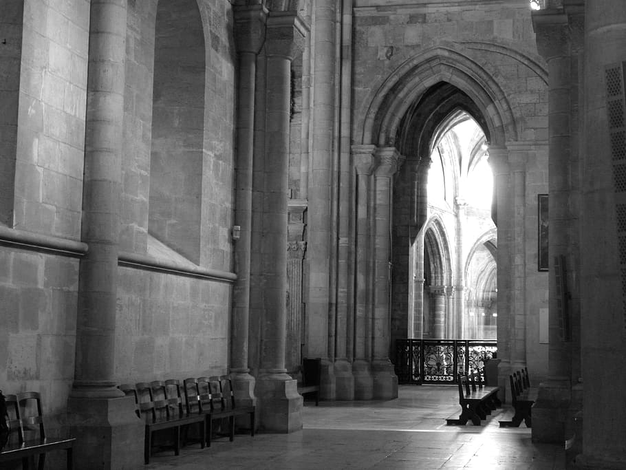 portugal, igreja, preto e branco, arcos, corredor da catedral, arquitetura, plano interno, arco em ponta, pilastras, paredes de pedra