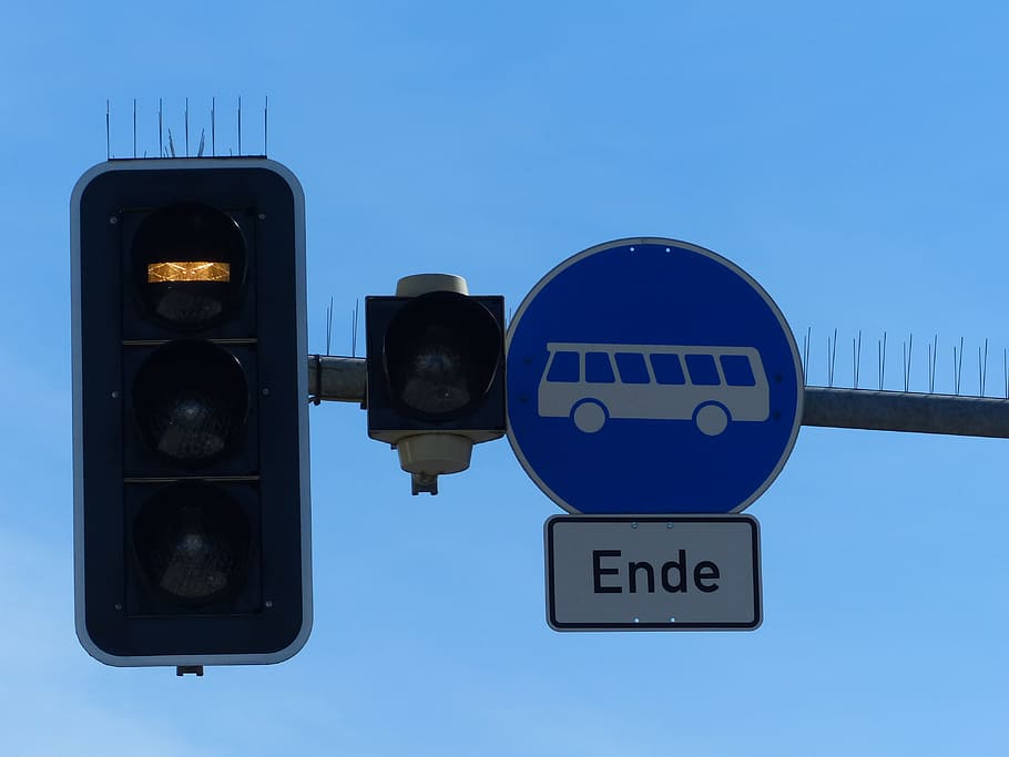 traffic lights, bus, buses, pave, train, tram, preference, preferred, beacon, rules of the road