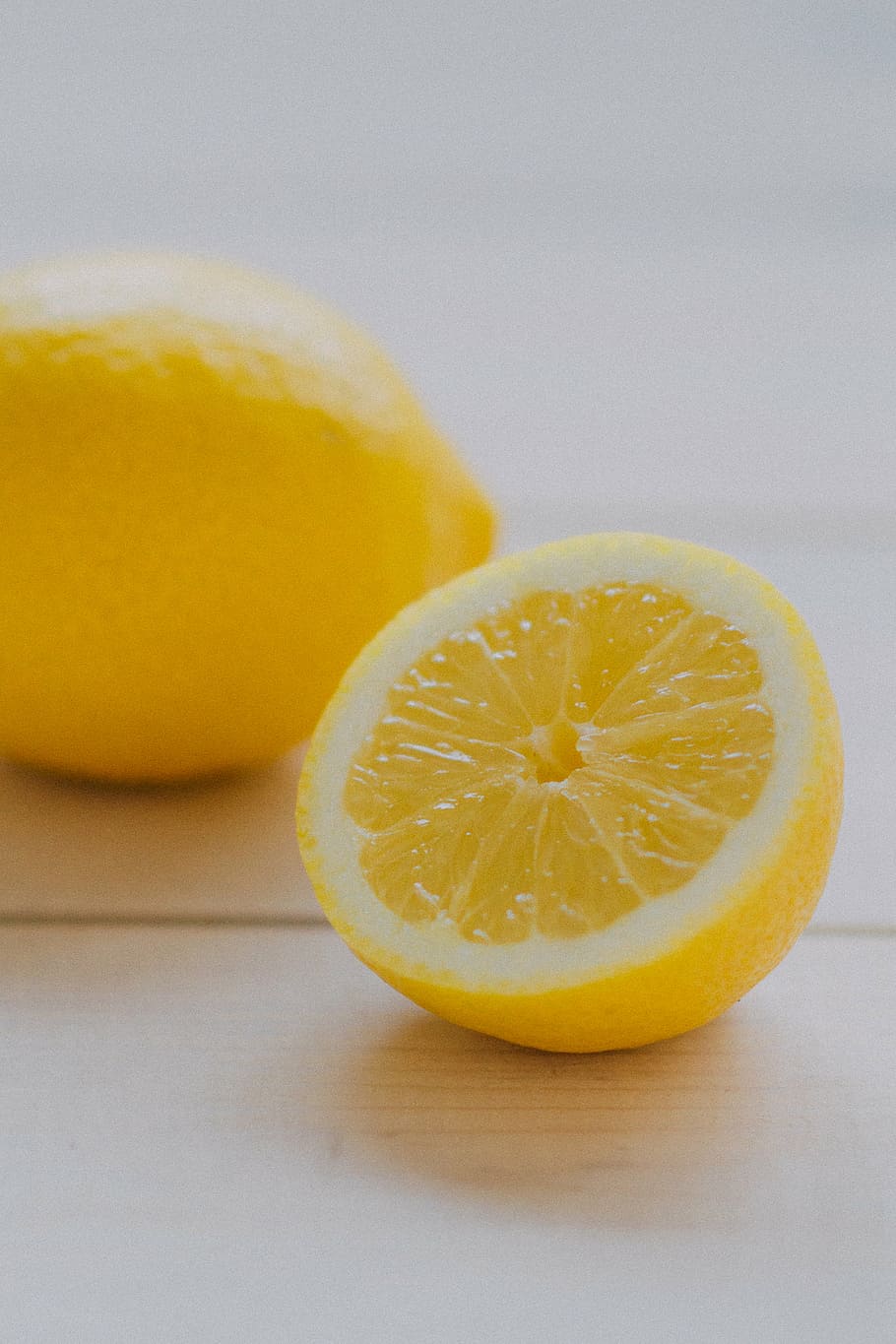нарезанный лимонный фрукт, спелый, лимон, долька, желтый, лимоны, цитрусовые, фрукты, еда, еда и напитки