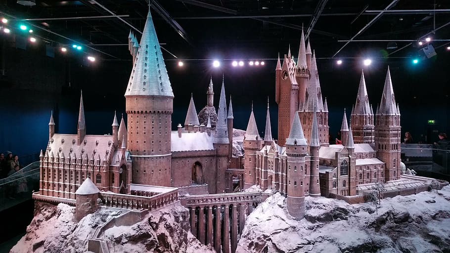 castillo de hormigón gris, harry potter, warner bros, estudio warner, estudio harry potter, hogwarts, castillo de hogwarts, diorama de hogwarts, arquitectura, estructura construida