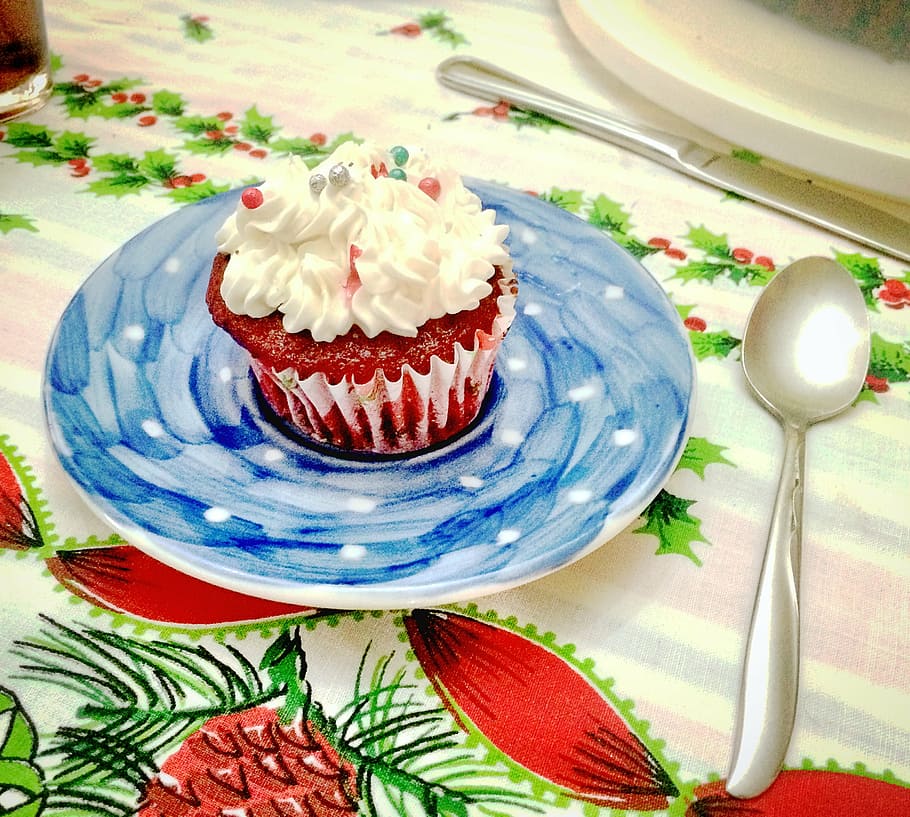 dessert, red velvet, cake, ponquesito, cupcake, served, picnic, food, ready-to-eat, sweet food