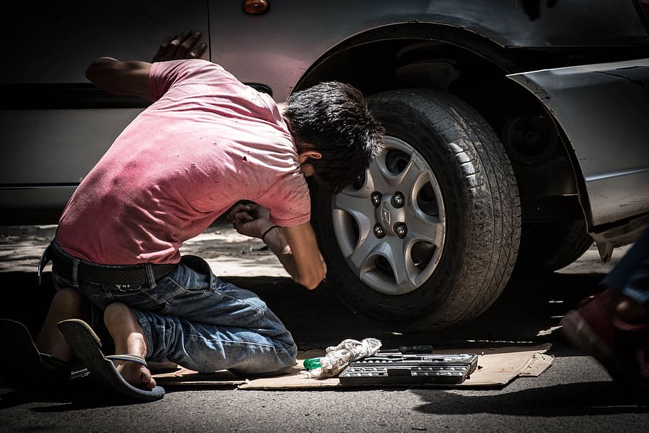 man, repairing, car, child labor, car mechanic, cars, labor, kid, mechanic, dirty | Pxfuel