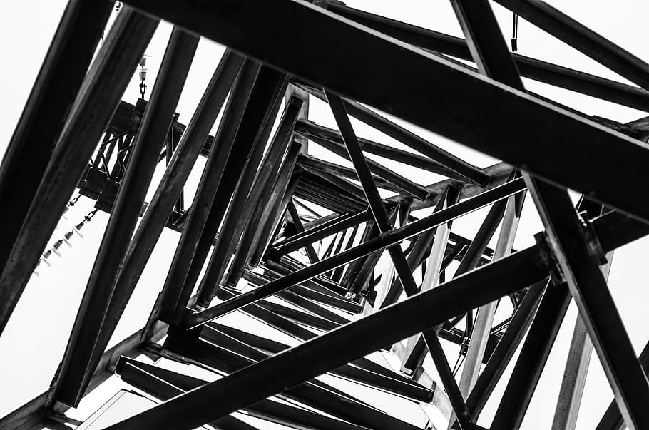 torre de perforación, electricidad, cable, torre de alta tensión, energía, cielo, blanco y negro, vista de ángulo bajo, estructura construida, arquitectura