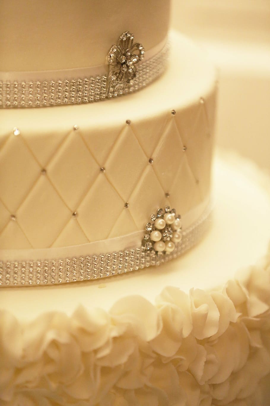 cake, decoration, wedding-cake, white, fancy, jewelry, wedding, gold colored, elegance, luxury