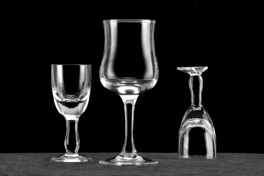 ガラス, 黒の背景, 白のストライプ, ゴブレット, 赤ワイングラス, リフレッシュメント, アルコール, ガラス-素材, 家庭用機器, 食べ物と飲み物