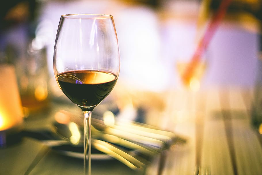 vidro, mesa, vinho, em cima da mesa, bebida, almoço, espaço para texto, copo de vinho, álcool, bebendo Copo