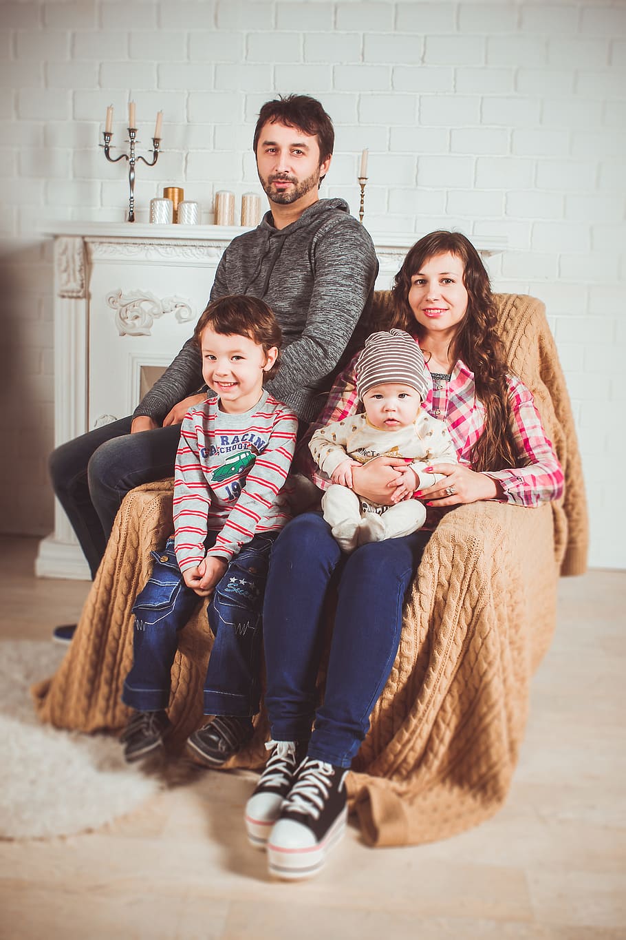 foto anggota keluarga, kursi sofa, keluarga, pemotretan, kursi, ayah, ibu, putra, interior, bayi