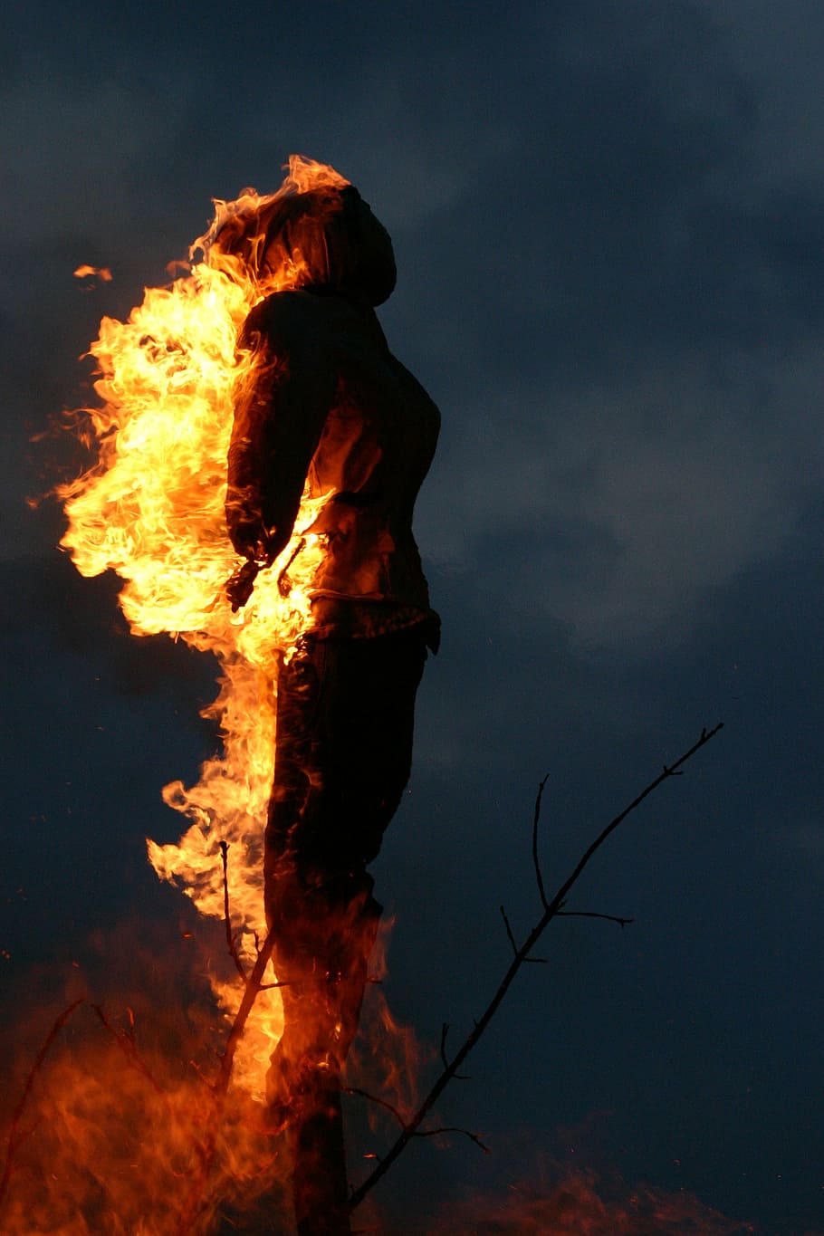 muñeca, fuego de pascua, pueblo de verano, quema, llama, calor - temperatura, fuego, fuego - fenómeno natural, naturaleza, cielo