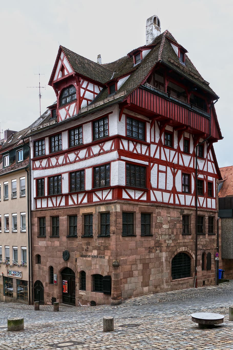 white, brown, 3-storey, 3- storey house, sky, fachwerkhaus, historically, dürer house, old town, albrecht dürer house