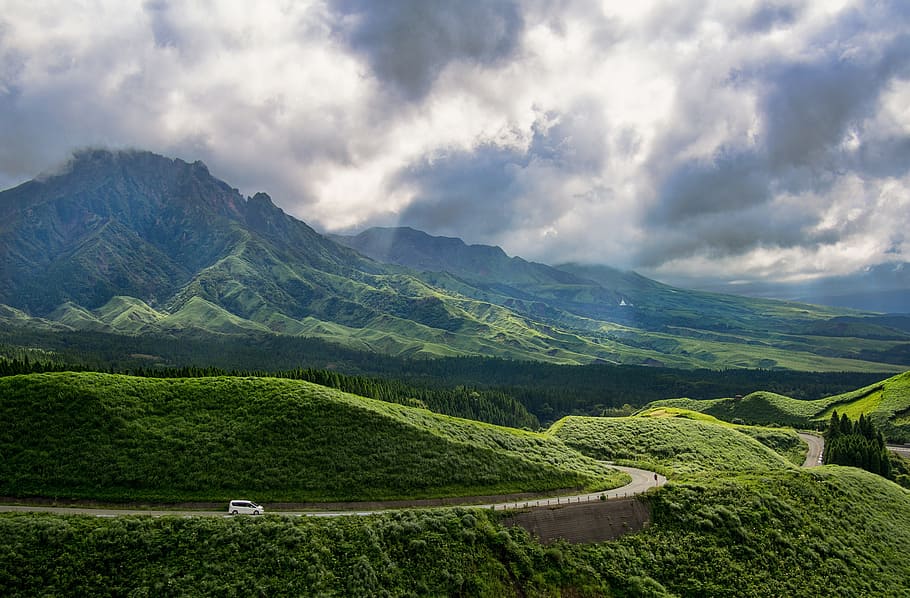 blanco, vehículo, la carretera, verde, montaña, cielo, durante el día, Kumamoto, Japón, Caldera