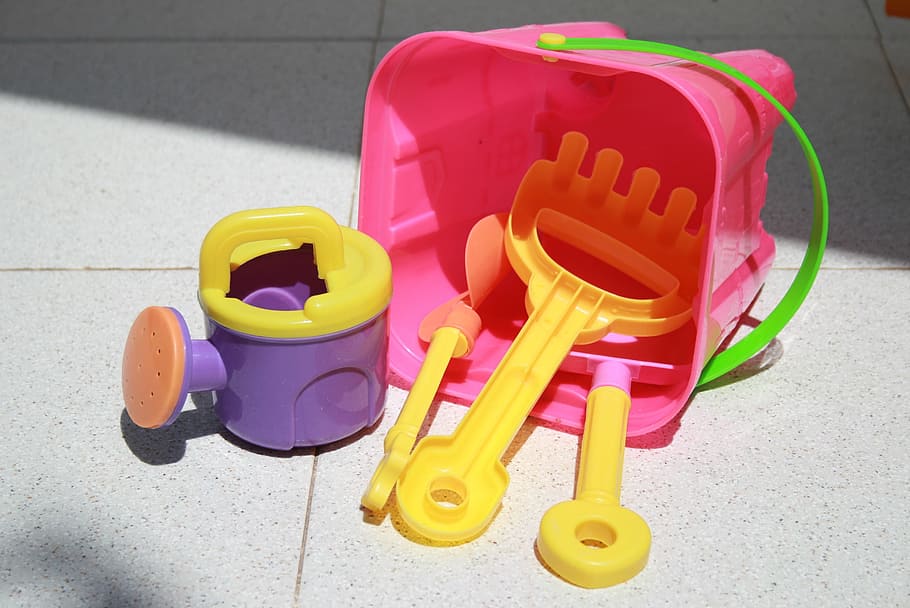 solar, summer, summer beach, water, sea, play, toys, sand toys, dig, pink