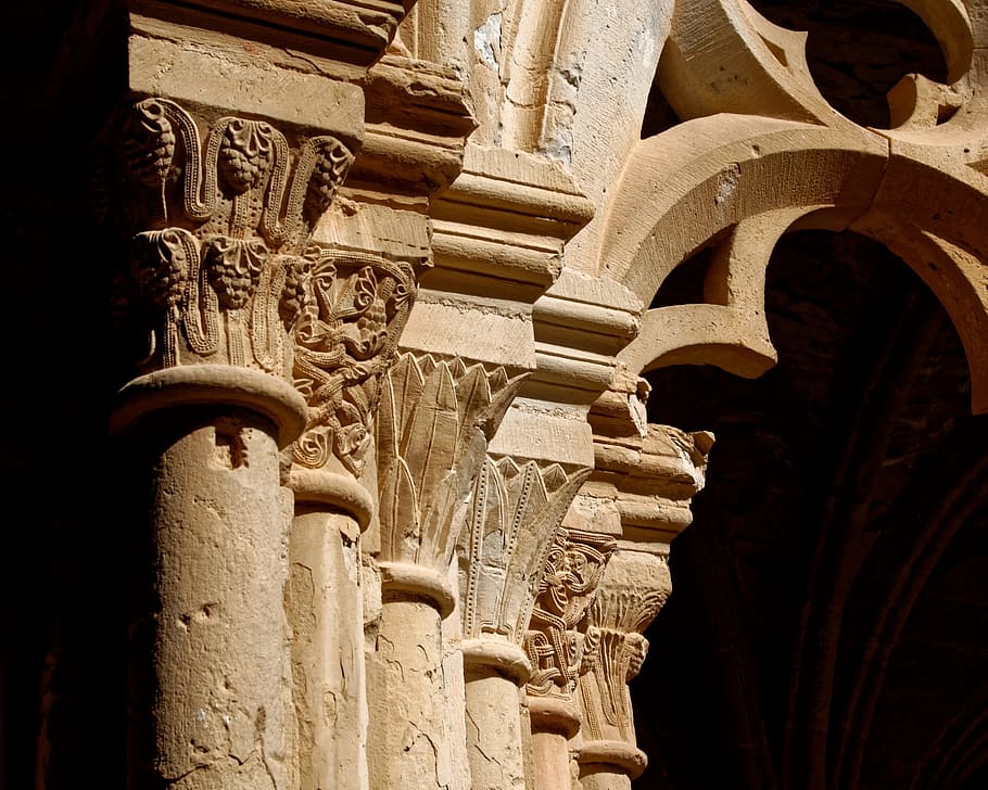column capitals, cloister, catalonia, spain, tarragona, rhaeto romanic, pillar, architecture, travel, stone