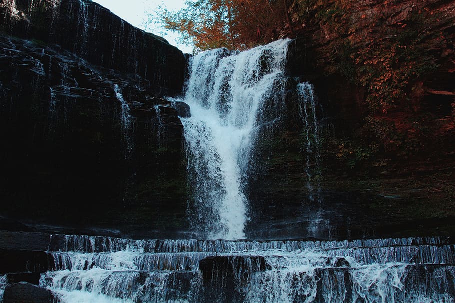 fotografia em time-lapse, cachoeiras, preto, água, cai, dia, tempo, rochas, árvores, outono