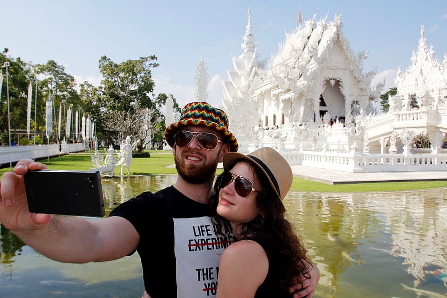 Pareja, toma, fotografía, cuerpo, agua, blanco, templo, fondo, selfie, Tailandia