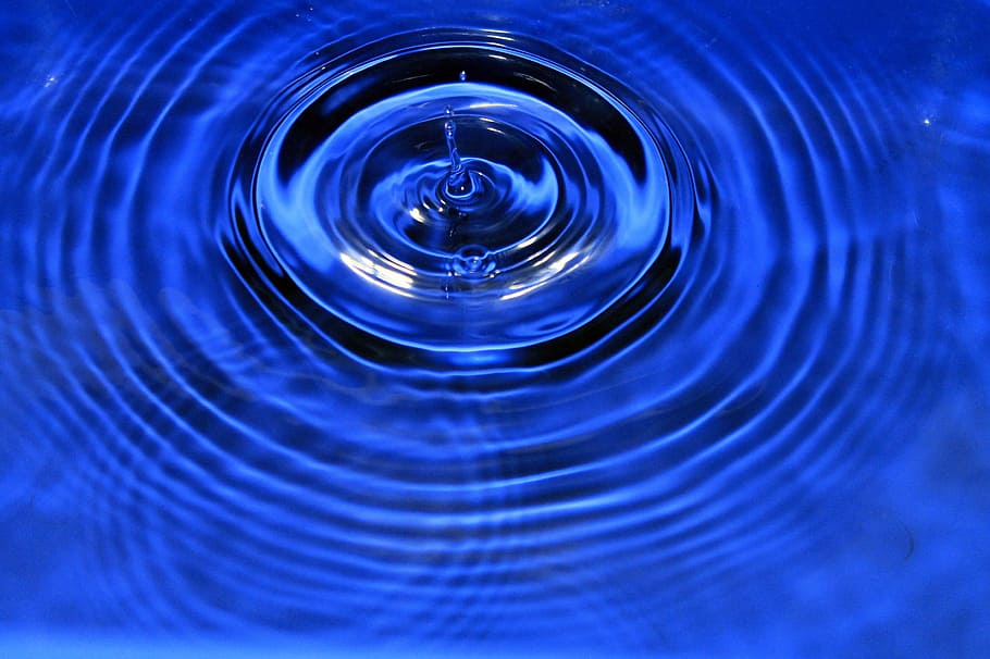 wallpaper riak air, gelombang lingkaran, setetes air, gelombang, basah, lingkaran, getaran, tetes, biru, cair