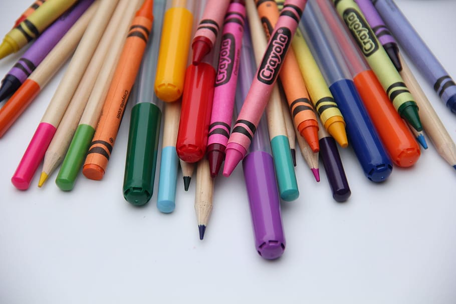 krayon krayon aneka warna, sekolah, perlengkapan seni, krayon, pendidikan, pensil, alat tulis, kelompok, pelangi, warna-warni