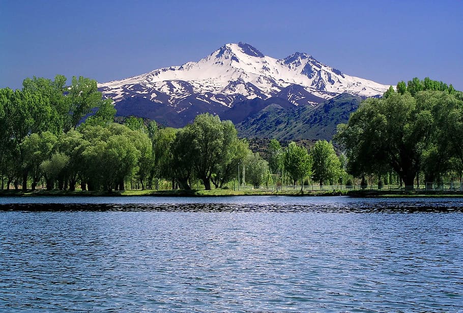 green, trees, lake, mountains, daytime, mount erciyes, tree, landscape, mountain, beauty in nature
