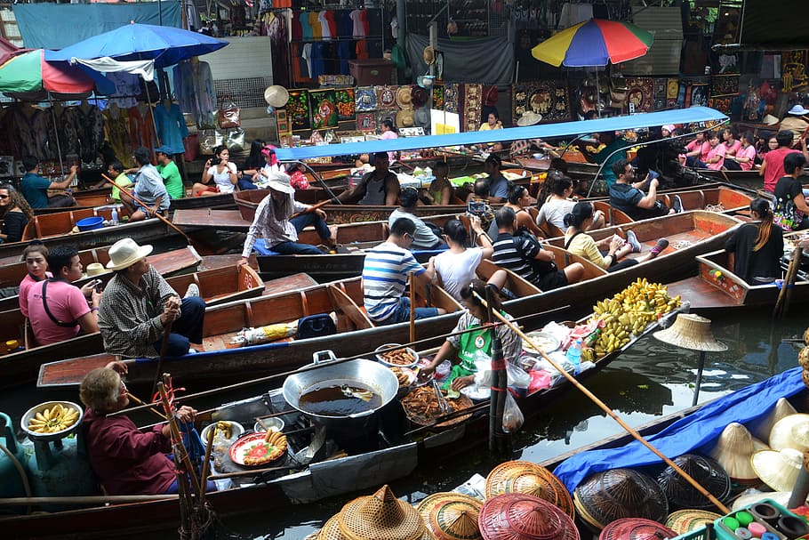 grupo, pessoas, marrom, jon boat, Bangkok, Tailândia, mercado flutuante, barcos, rio, viagem